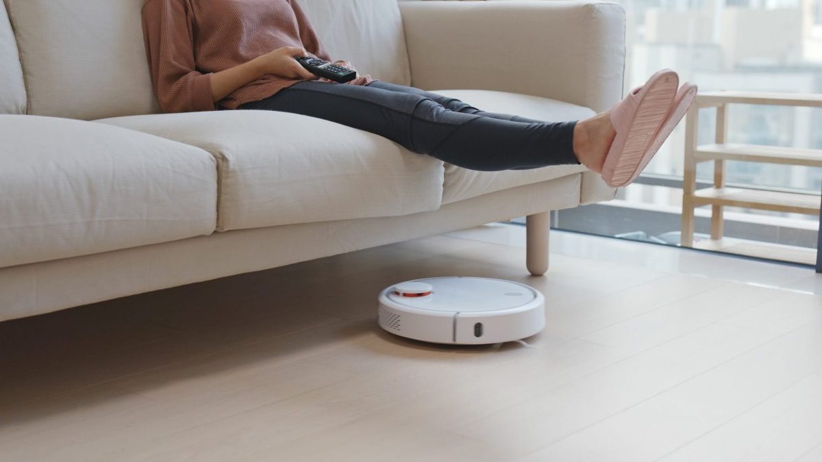 robot-vacuums-on-sale-scaled-e1665501168464 راهنمای خرید جارو رباتیک؛ 6 قدم تا بهترین انتخاب